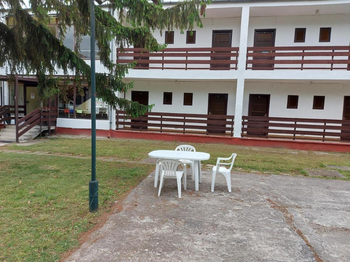 Beach Club Panzio Es Camping Aparthotel Zamardi Ngoại thất bức ảnh